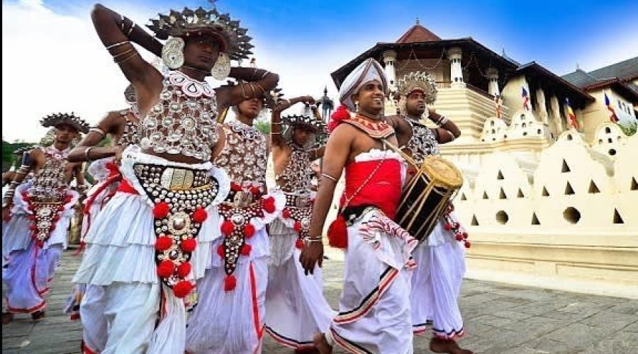 The-Day-Processions-at-Perahera-Kandy-Sri-Lanka